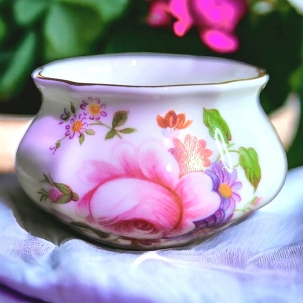 VINTAGE ROYAL CROWN DERBY PATTERN DERBY POISES SMALL SUGAR BOWL. RARE!